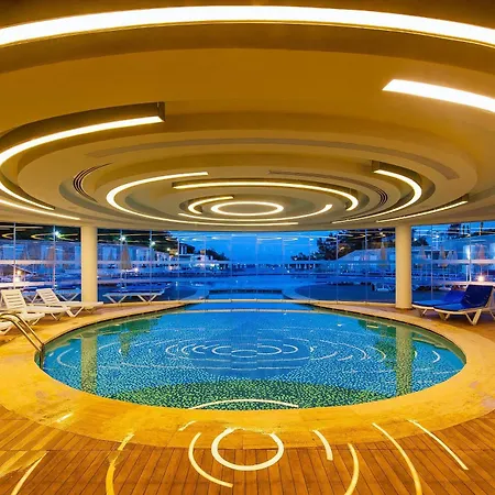 酒店 Waterplanet & Aquapark 4*